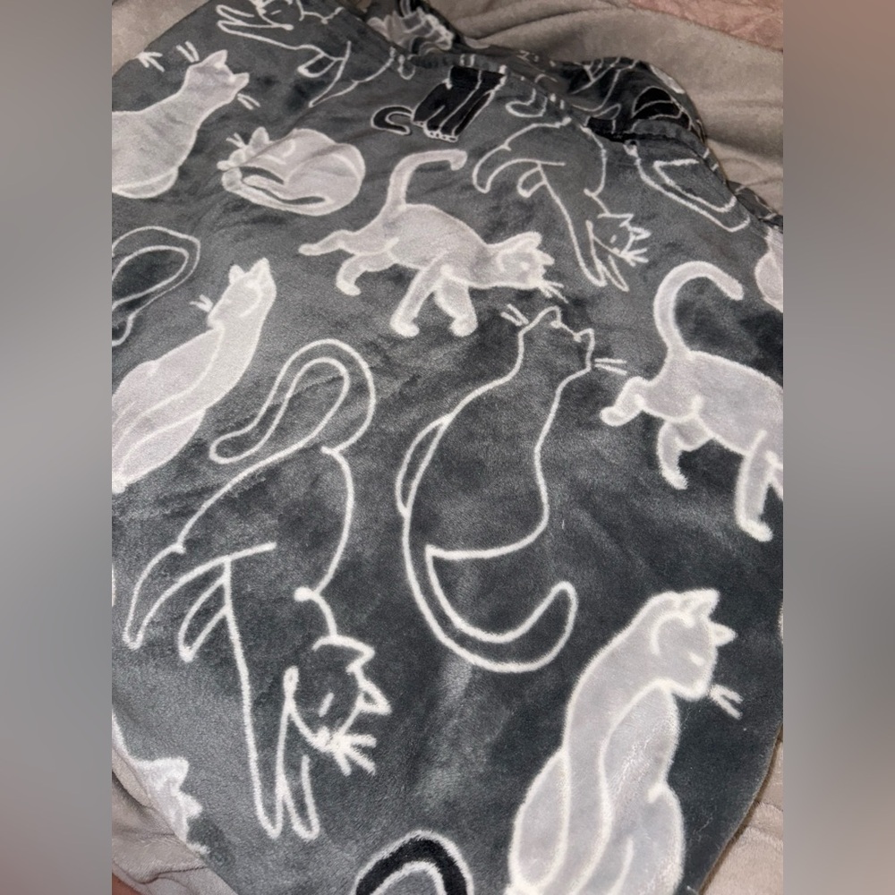 Large Cozy Cat Patterned Blanket - Gray and White